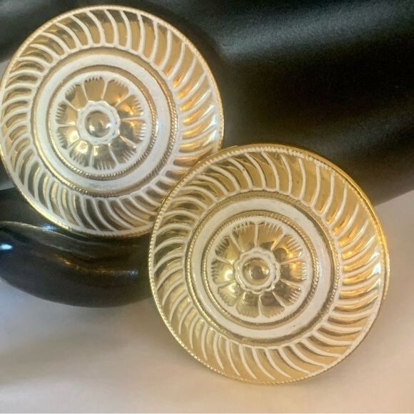 Vintage 80s Whitewashed Gold-Tone Disk Post Earrings - Picture 3 of 5